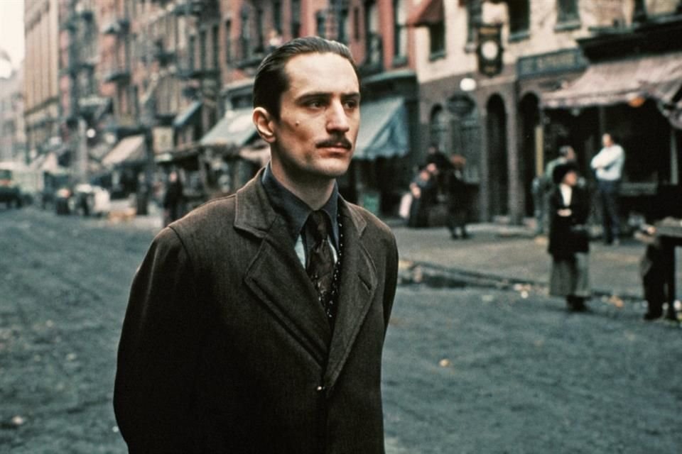 Robert De Niro como Vito Corleone.
