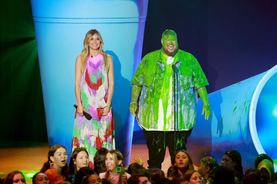 Heidi Klum se salvó de la lluvia de slime de los premios de Nickelodeon, pero no el rapero Jelly Roll.