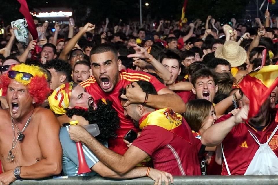 Las calles de Madrid se convirtieron en fiesta por el título de España.
