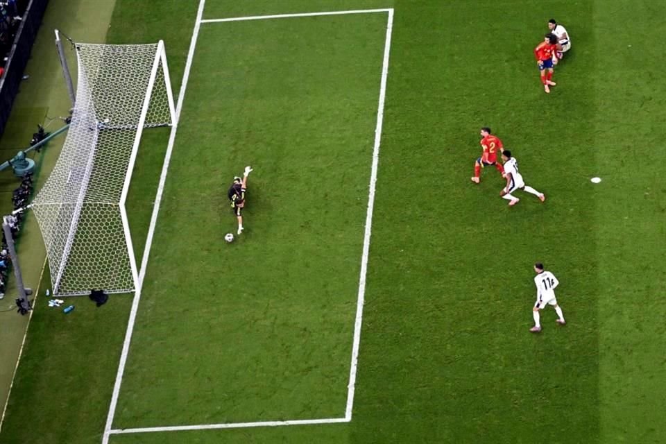 Cole Palmer igualó con un golazo.