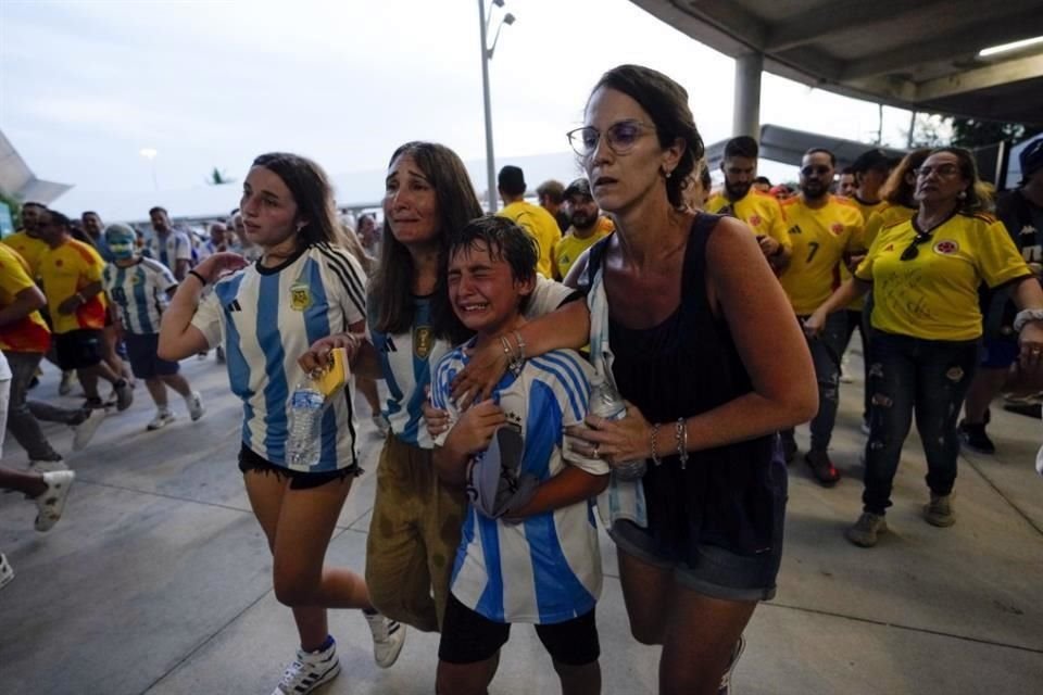 Caras de angustia y desesperación se podían ver ante la situación.