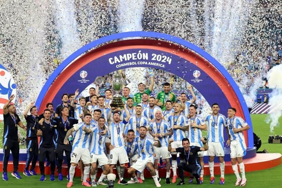 Argentina consiguió el bicampeonato de Copa América y se convirtió en máximo ganador del torneo, con 16 títulos, tras vencer 1-0 a Colombia.