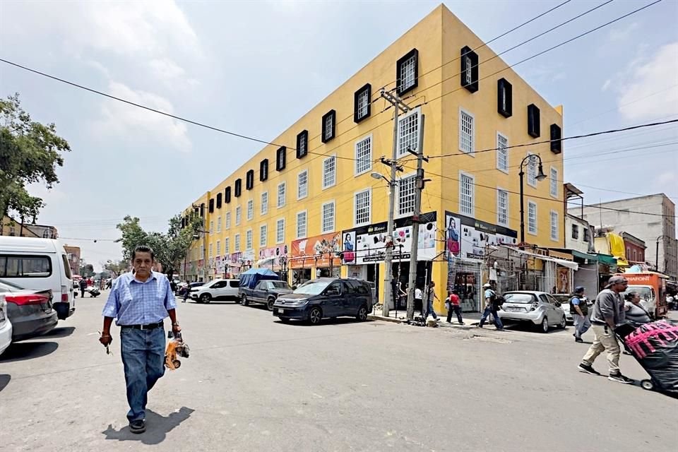 Dos inmuebles de la calle Joaquín Herrera, aledaños al Barrio de Tepito, fueron construidos con pisos adicionales a los permitidos por la ley.