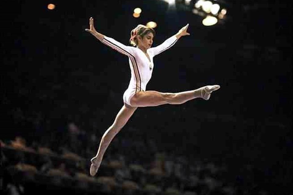 Nadia Comaneci maravilló al mundo en los Juegos Olímpicos de 1976, en los que conquistó tres medallas de oro.