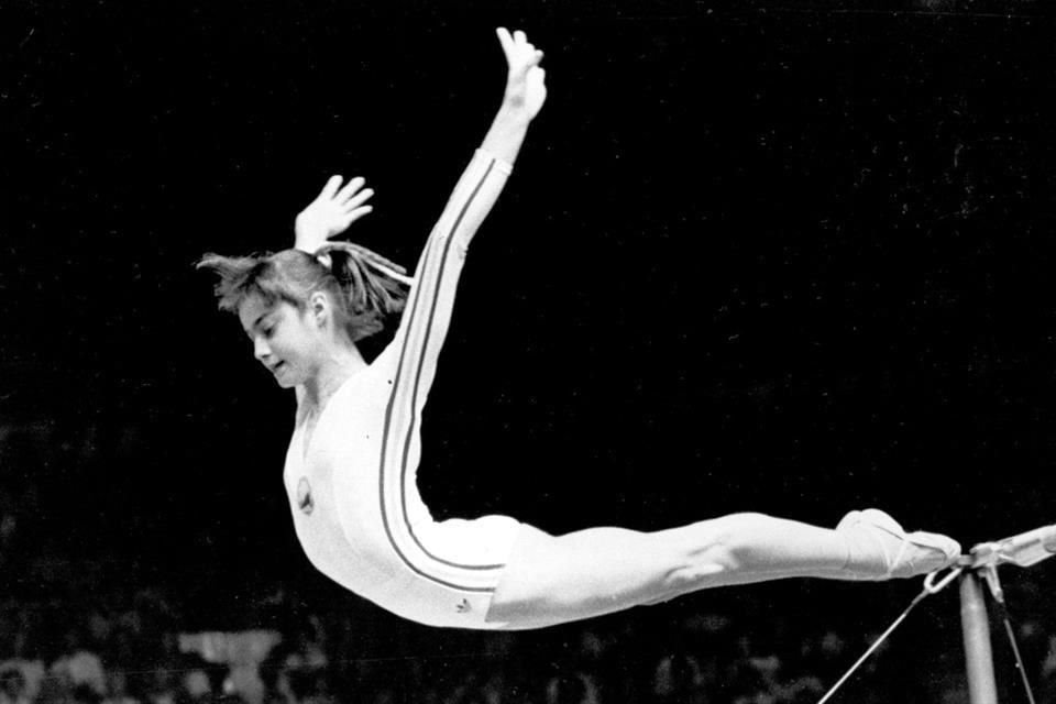 La rumana sorprendió con el primer 10 perfecto en la historia de la gimnasia artística en las olimpiadas.