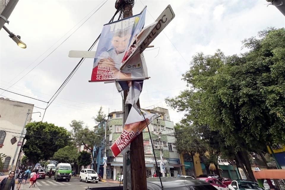 Alcaldías han descolgado 46.9 toneladas de anuncios, a lo que se sumaron 117.31 por parte del Gobierno capitalino, lo que da un total de 164.21 toneladas.