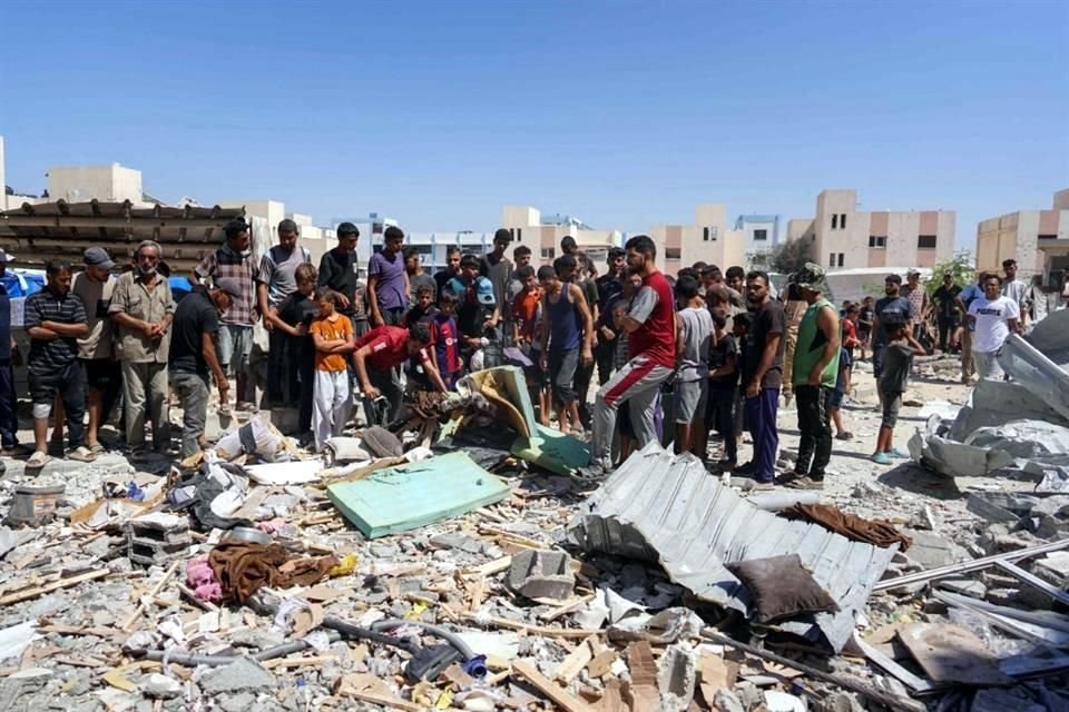 Ataques aéreos israelíes en el centro y sur de Gaza dejaron al menos 60 palestinos muertos, incluidos 17 que estaban en zona humanitaria.