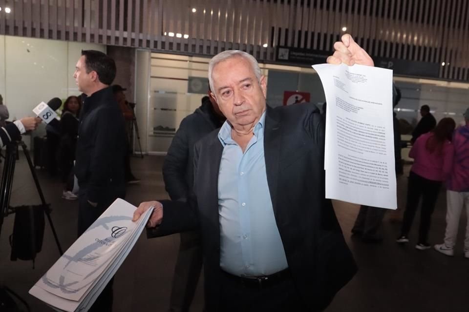 Enrique Ostos Garza, abogado de Carlos Ahumada, explicó que su representado no puede ser detenido.