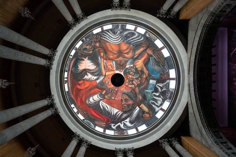 El mural 'El hombre creador y rebelde', de José Clemente Orozco, ubicado en el Paraninfo Enrique Díaz de León de la UdeG, resultó dañado por el sismo de septiembre de 2022. 