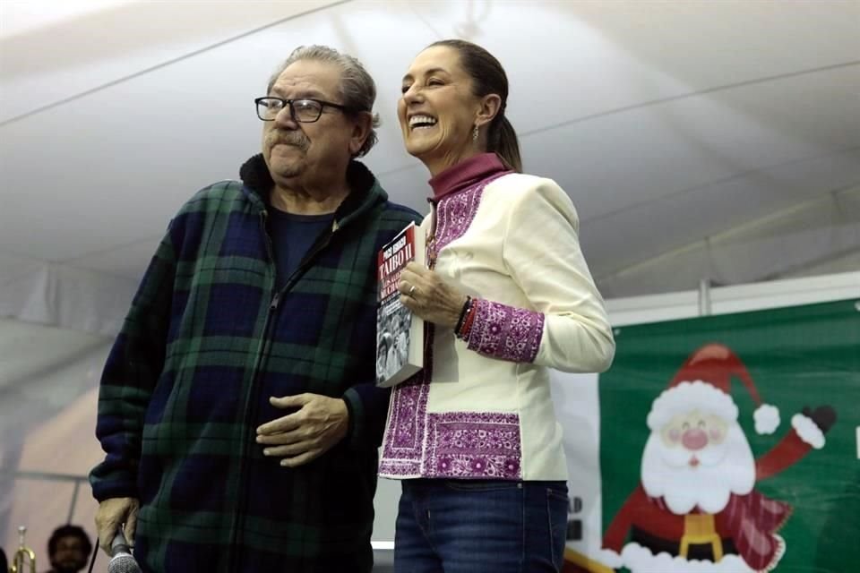 Claudia Sheinbaum presentó un título de Paco Ignacio Taibo II en la Feria del Libro de la Alameda Central en 2023, organizada por la Brigada para Leer en Libertad.