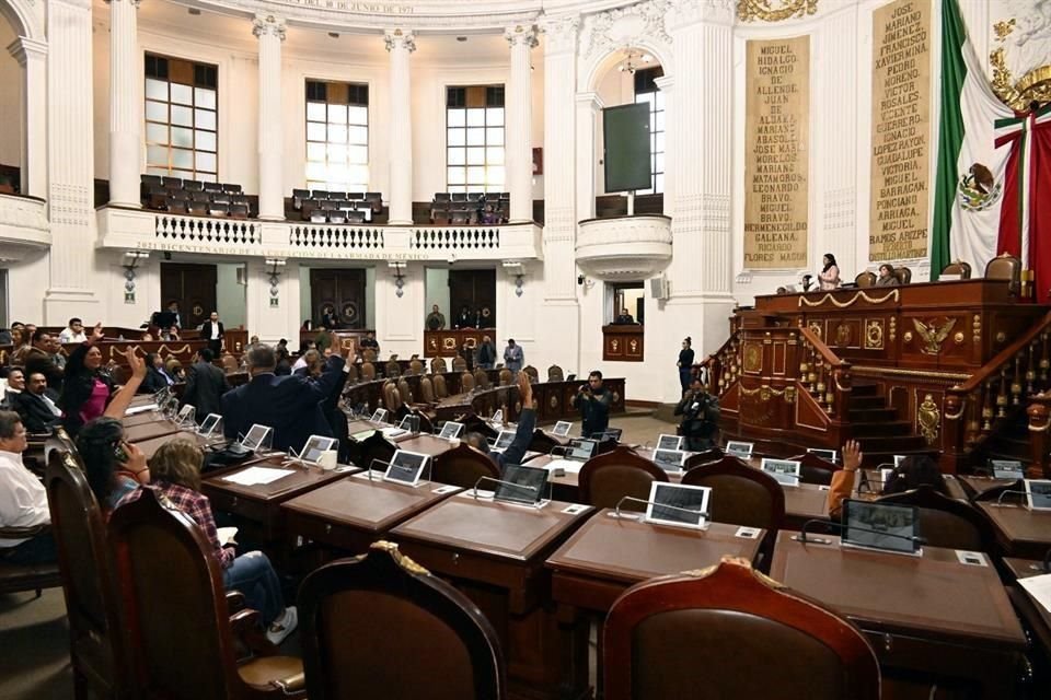 Durante la discusión del Paquete Económico, los congresistas incluyeron un artículo transitorio para garantizar recursos para la despedida.