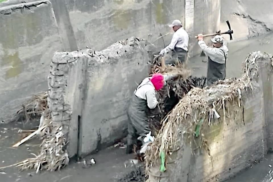 La Conagua criticó el abandono de desechos en arroyos.