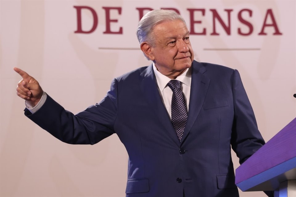 El Presidente López Obrador anunció que exhibirá casos de impuestos 'parados' por el PJ, los cuales ascienden a alrededor de 100 mil mdp.