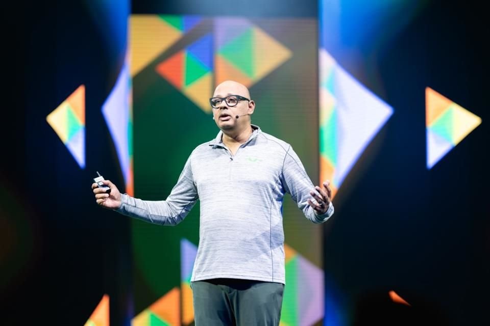 Durante el VeeamON 24, Anand Eswaran, director ejecutivo de Veeam, explicó que si las empresas desean crecer, deben adoptar un enfoque de resiliencia cibernética, pues los ataques solo aumentarán.