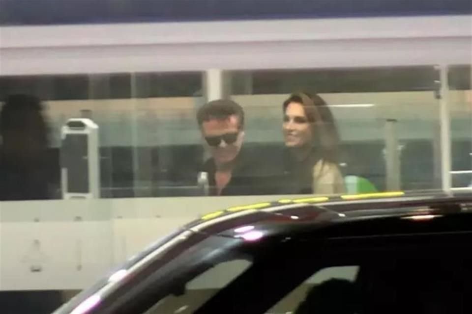 Luis Miguel y Paloma Cuevas  fueron captados en el Aeropuerto de Barcelona.