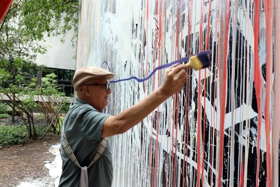 Para la muestra que Gabriel Macotela inaugurará en la Galería 526, creó un mural en el jardín del Seminario de Cultura Mexicana.