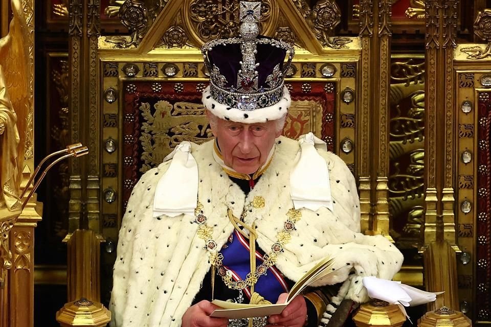 Carlos III pronunció  el tradicional 'Discurso del Rey' en el Parlamento donde aseguró que quiere mejorar relaciones con los países europeos.