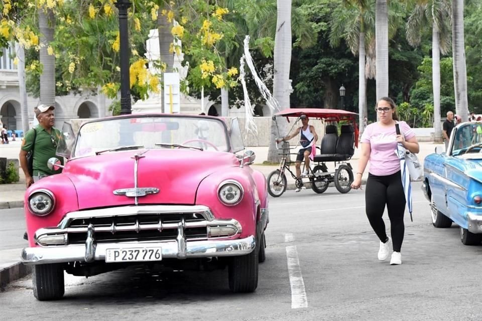 Las calles de Cuba empiezan a cambiar con la llegada de los vehículos eléctricos chinos, una 'bendición' en un país con escasez de gasolina.