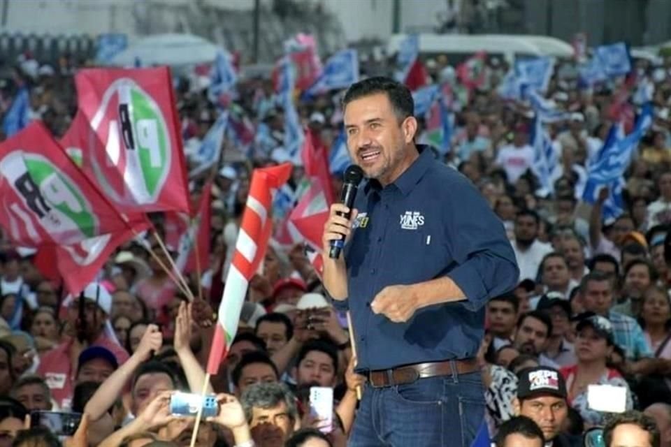 Una juez federal suspendió de manera temporal la orden de aprehensión librada contra Miguel Ángel Yunes Márquez, senador panista electo por Veracruz.