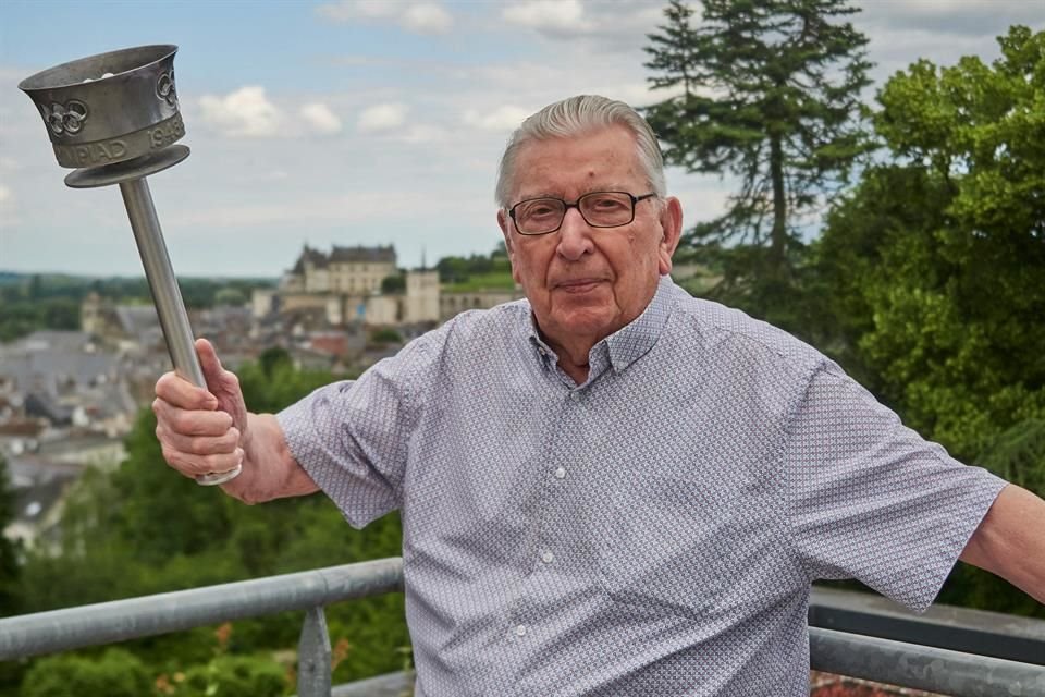 El ex atleta Daniel Rebiffé, de 99 años, portará en París la antorcha de los Juegos Olímpicos después de hacerlo en Londres 1948.