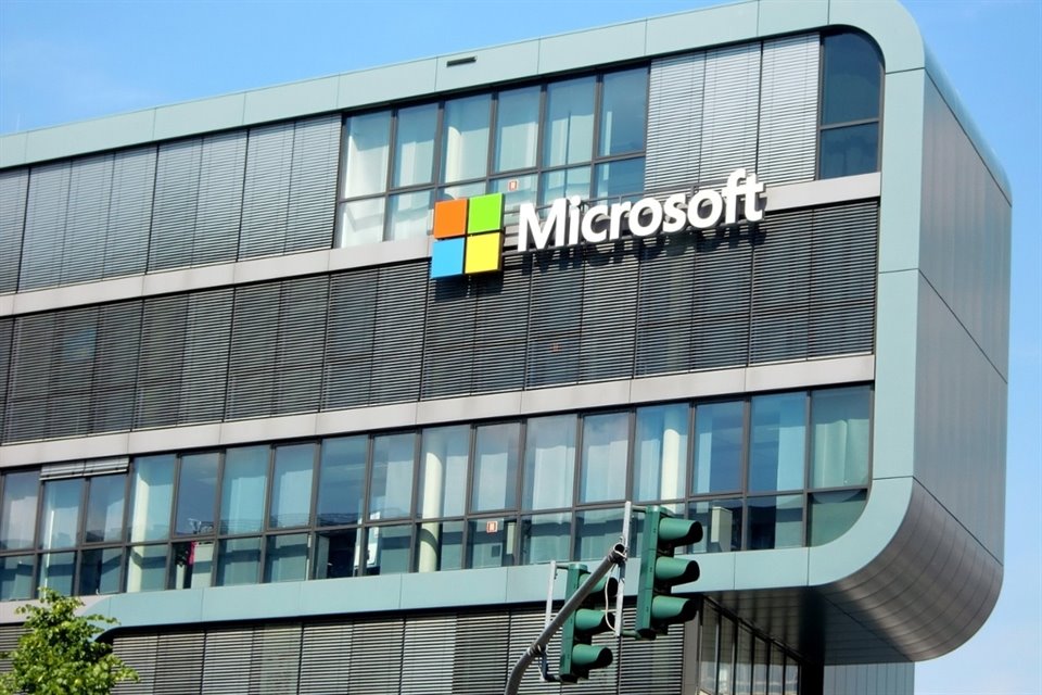 Microsoft dijo que la falla en software que canceló vuelos, afectó hospitales y servicios globales impactó a 8.5 millones de dispositivos.