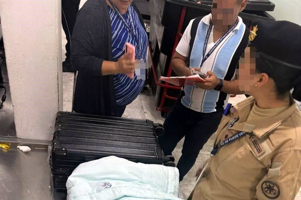 El ahora detenido pretendía viajar a Monterrey, Nuevo León con un costal con material denso con forma de pequeñas esferas de gel.