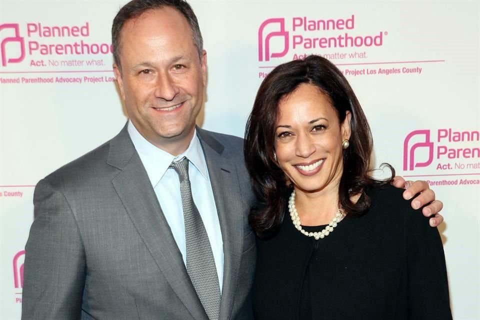 Kamala Harris y su esposo Douglas Emhoff, han cultivado amistades en Hollywood.