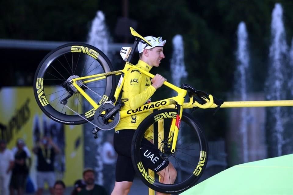 Tadej Pogacar dominó el Tour de Francia y logra el doblete, tras haber ganado el Giro de Italia.