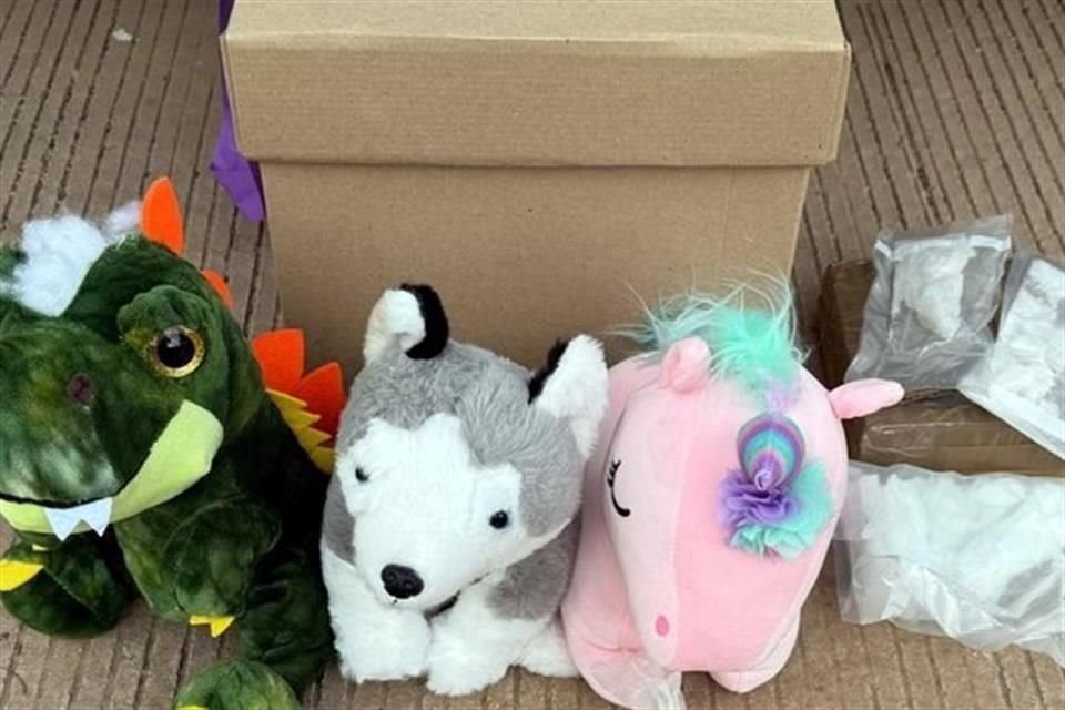 Los peluches fueron encontrados en una caja que era trasladada de Culiacán, Sinaloa, a Mexicali, Baja California.