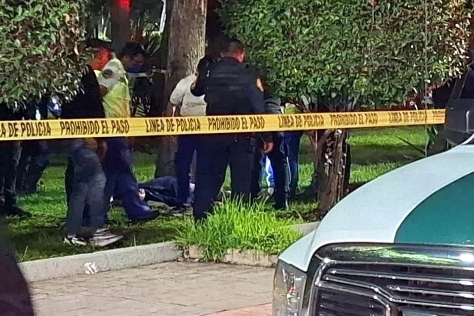 Durante el enfrentamiento, un policía resultó lesionado y un presunto delincuente murió.