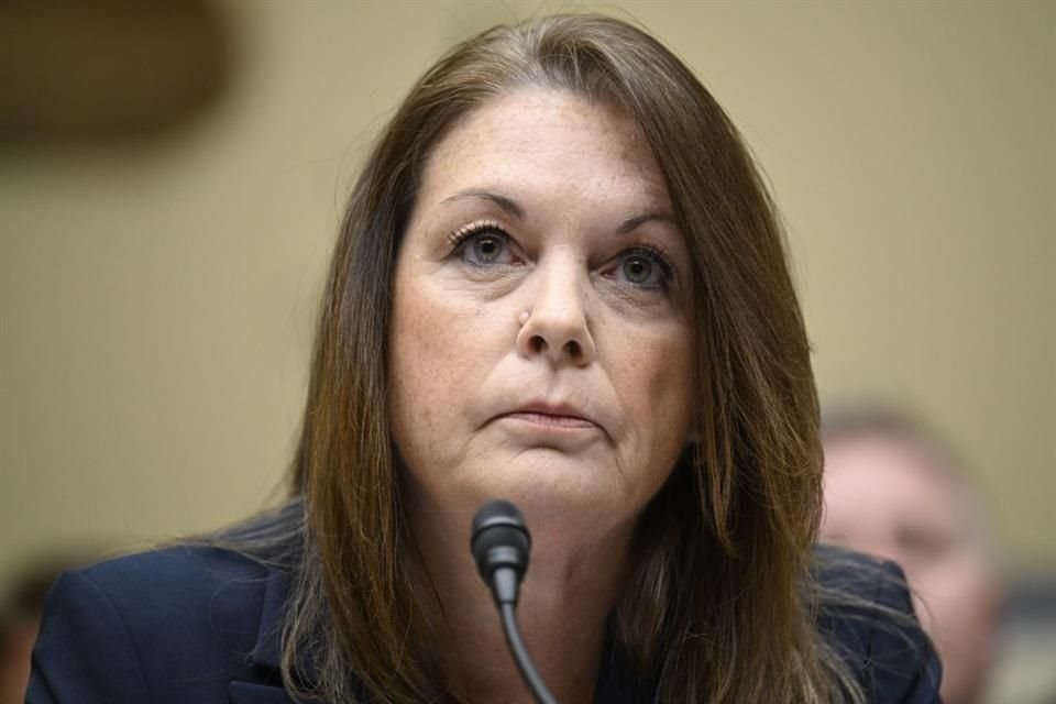 La Directora del Servicio Secreto de Estados Unidos, Kimberly Cheatle, testifica frente a un comité en Washington.