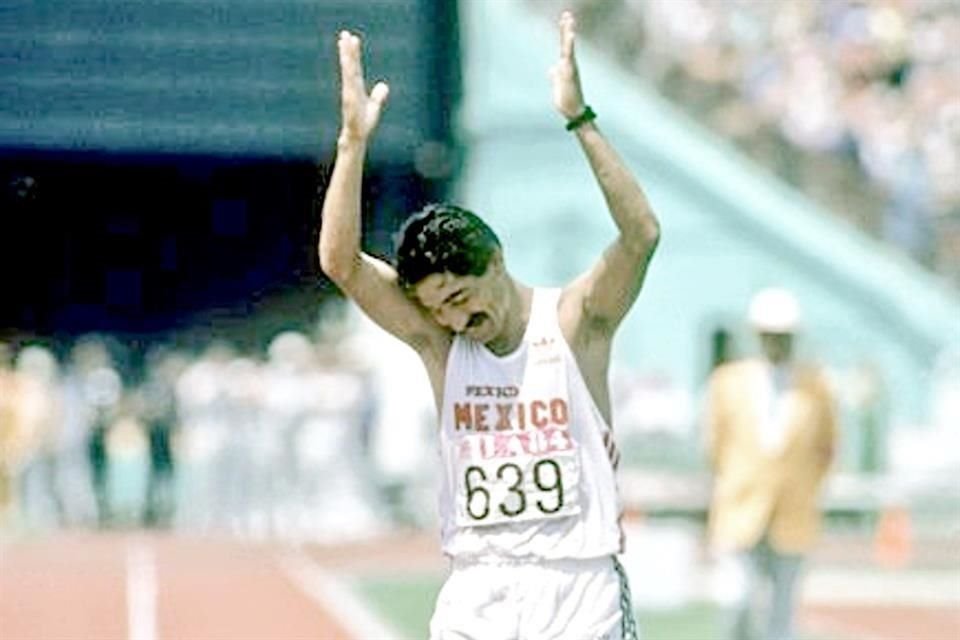 Raúl González se llevó la presea dorada en los 50 km de marcha en Los Ángeles 1984.