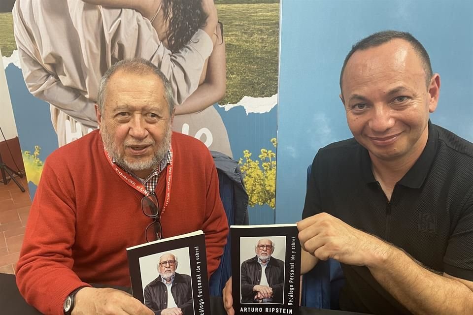 Fans adquirieron el libro de Ripstein.