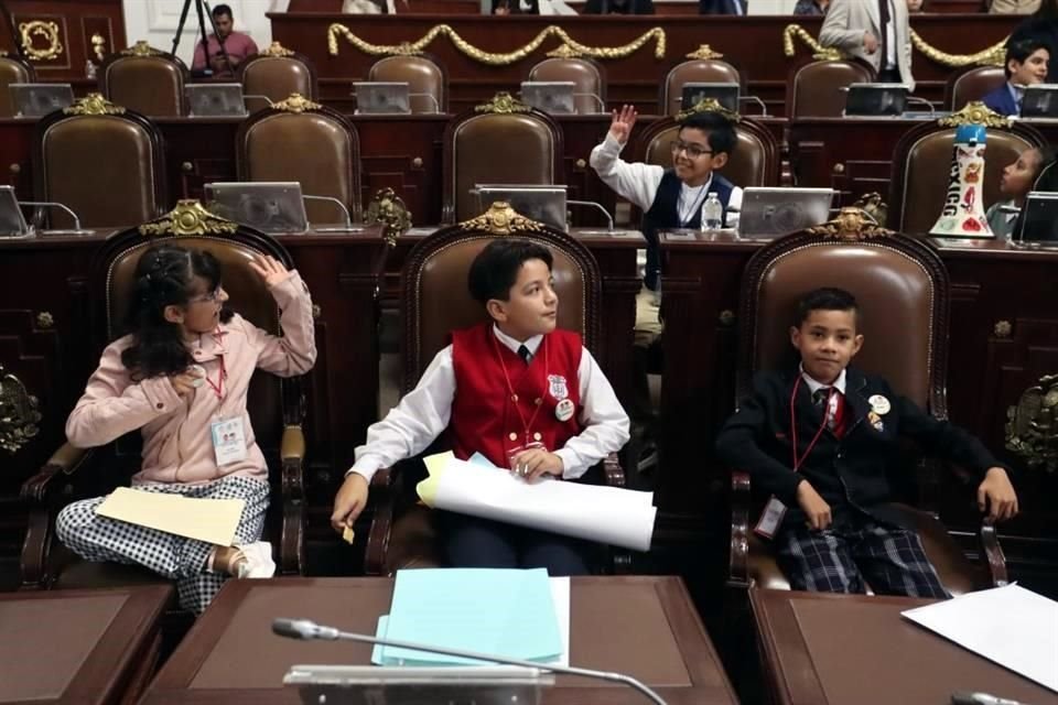 Consideración. Diputados infantiles aprobaron sus propuestas y las dejarán en manos de la III Legislatura.