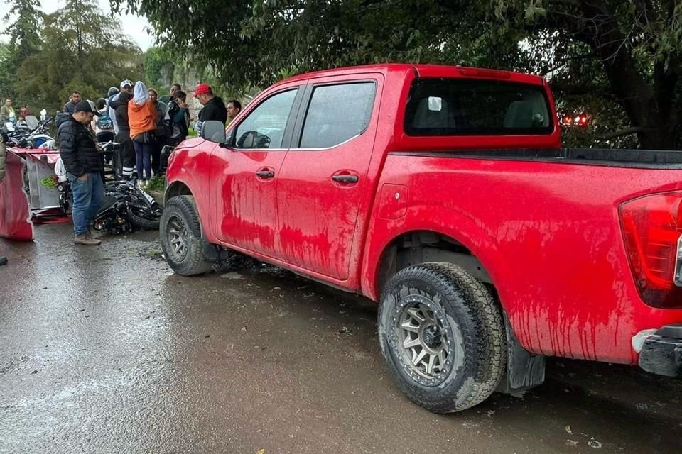 Una camioneta embistió la moto acondicionada como puesto.