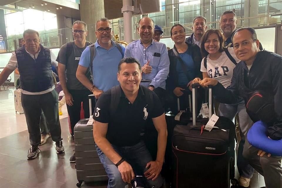 Este grupo de aficionados se hizo sentir a su llegada a tierras parisinas.