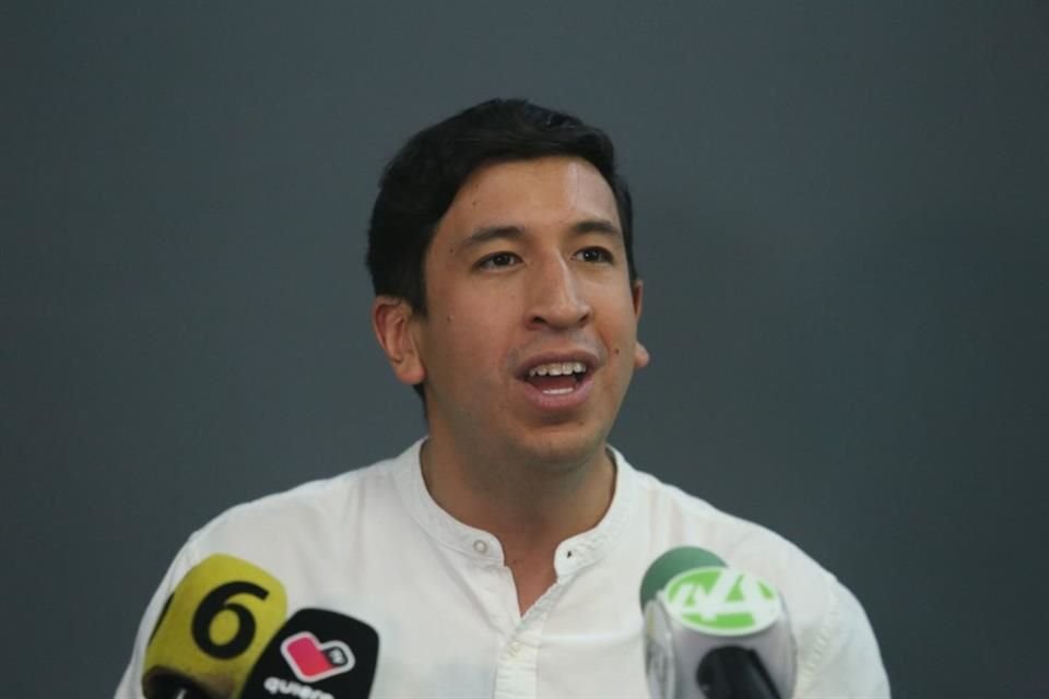 Pedro Kumamoto retomó este mediodía su regiduría y la coordinación de la fracción edilicia del partido Futuro en el Ayuntamiento de Zapopan.