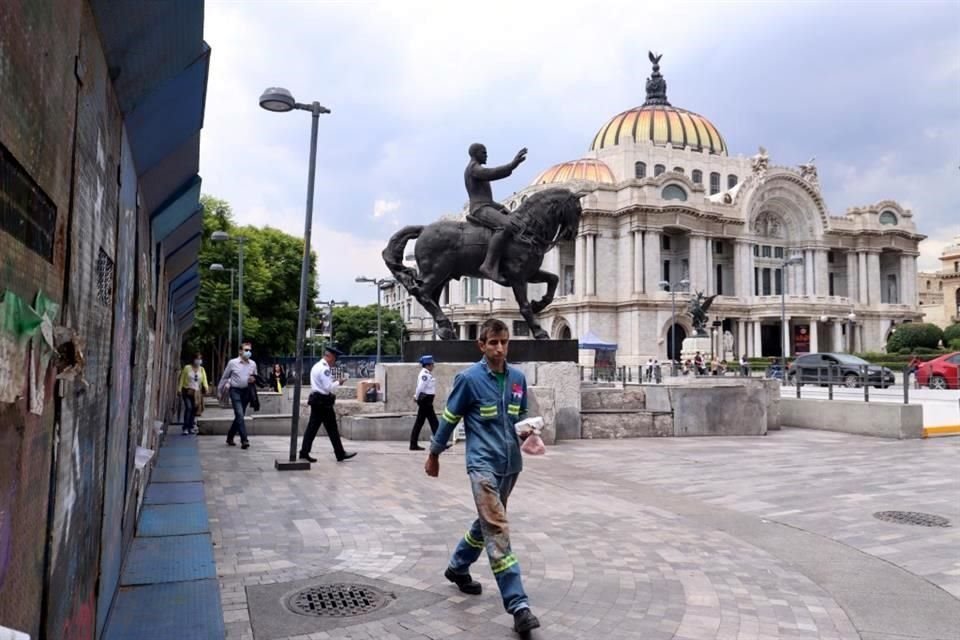 El lunes se comenzó a instalar el cerco, horas antes de que se anunciara una remodelación.