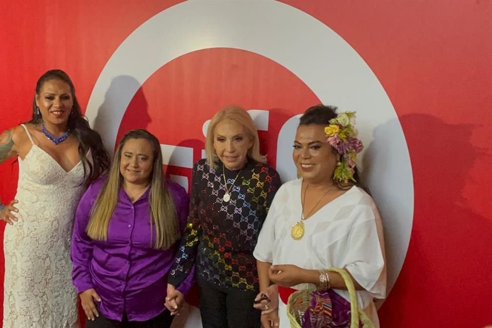 Laura Bozzo acudió al Festival Internacional de Cine de Guanajuato para apoyar a la activista Kenya Cuevas.