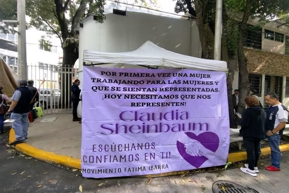 Los manifestantes son integrantes del movimiento por la legislación de la fibromialgia.