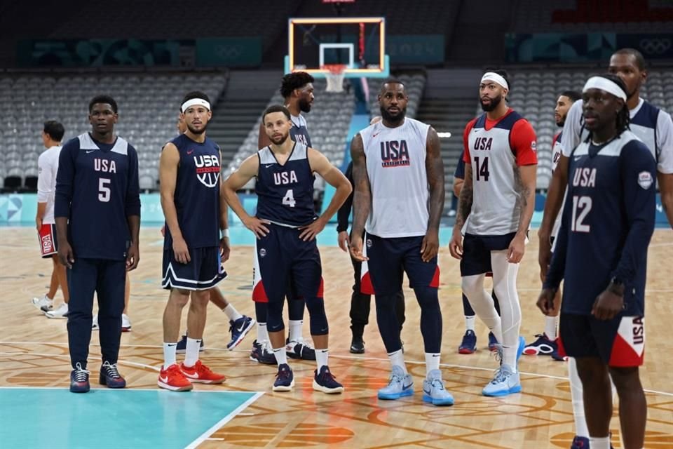 El equipo de basquetbol de Estados Unidos tuvo su primer entrenamiento en suelo francés.