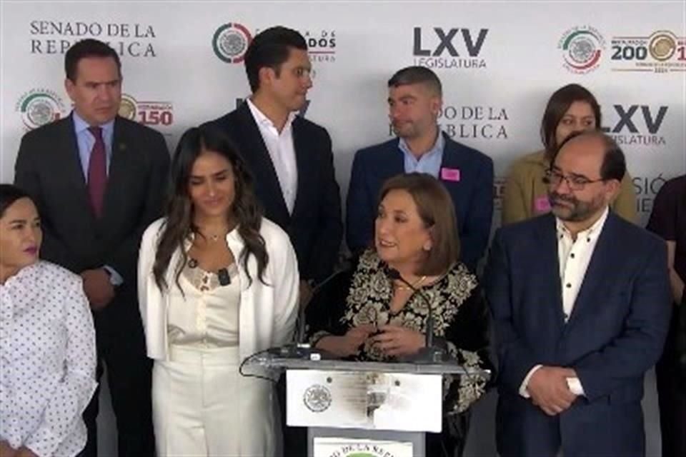 Gálvez en conferencia de prensa en el Senado de la República.