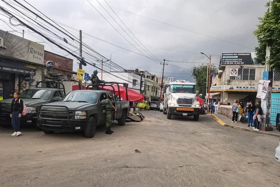 Primeros reportes señalan que estaban llenando bidones cuando se les derramó el combustible y perdieron el conocimiento.