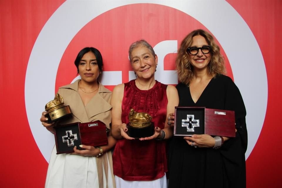 Claudia Ramírez, Marina Stavenhagen y Adriana Paz  fueron galardonadas con el Homenaje Mujeres en el Cine y la Televisión en el GIFF.