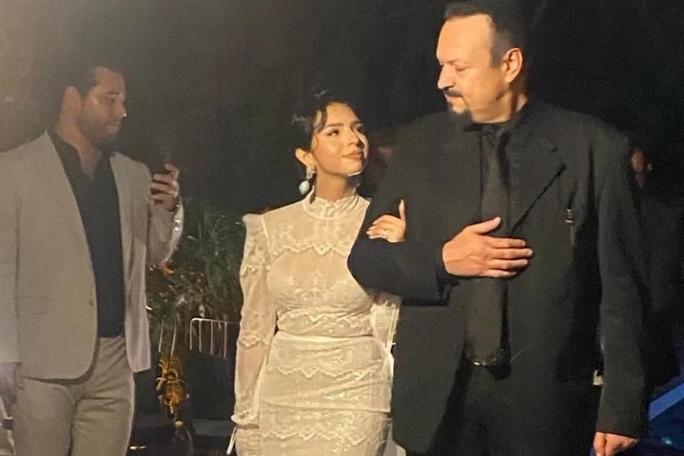 Pepe Aguilar la entregó a Nodal.