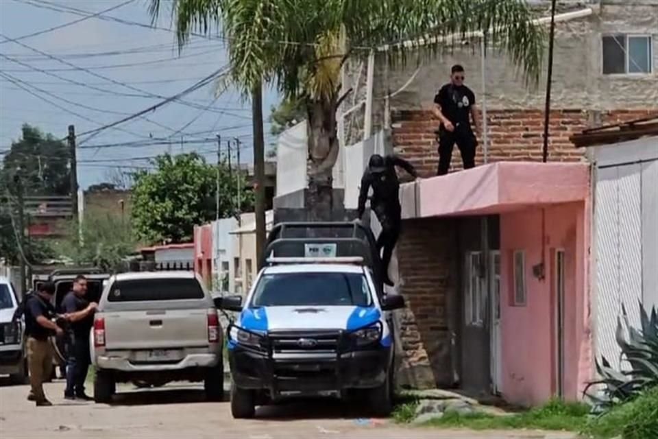 Un elemento de la Comisaría de Zapopan fue detenido luego de que presuntamente realizó detonaciones de arma de fuego en una vivienda ubicada en la Colonia San José del Quince, en El Salto.