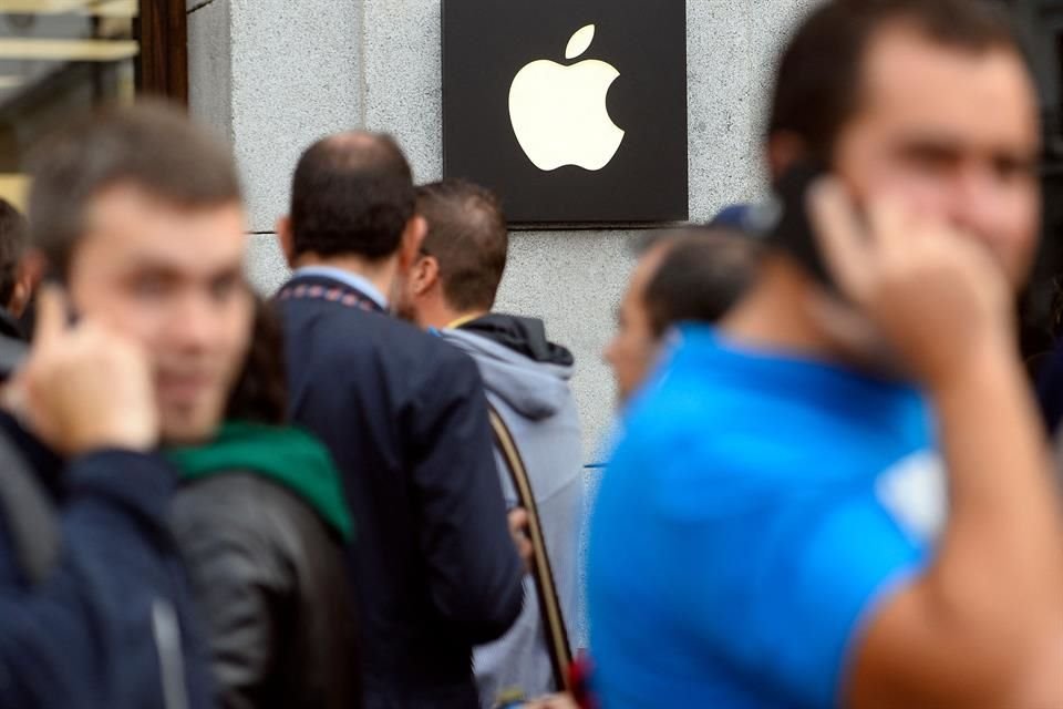 Los envíos de teléfonos de Apple a China disminuyeron en segundo trimestre.