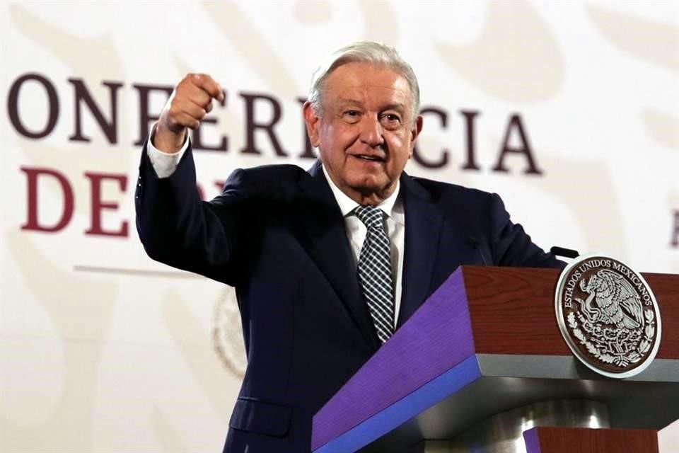 AMLO dijo que con la inversión que ha hecho su Gobierno a CFE no se tendrán problemas en generación y transmisión en al menos tres décadas.