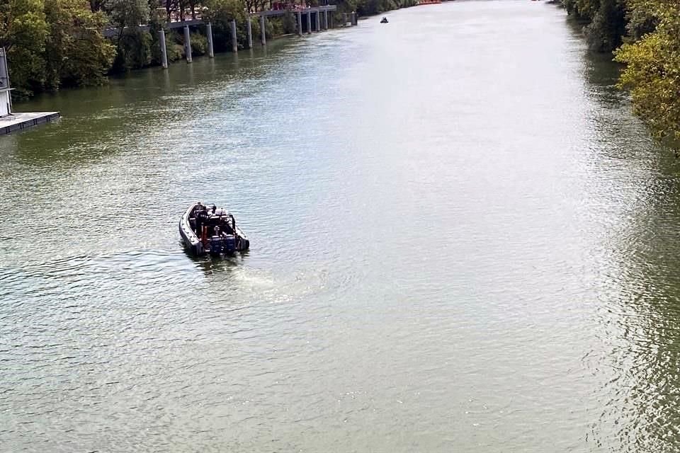 Los oficiales galos deben inspeccionar los seis kilómetros del Río Sena donde desfilarán las delegaciones olímpicas.