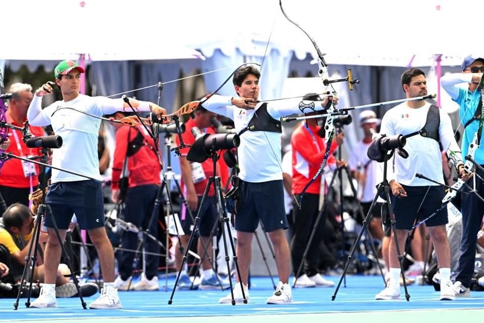 El equipo varonil mexicano de tiro con arco terminó en la novena posición por equipos en la ronda de clasificación en París 2024.